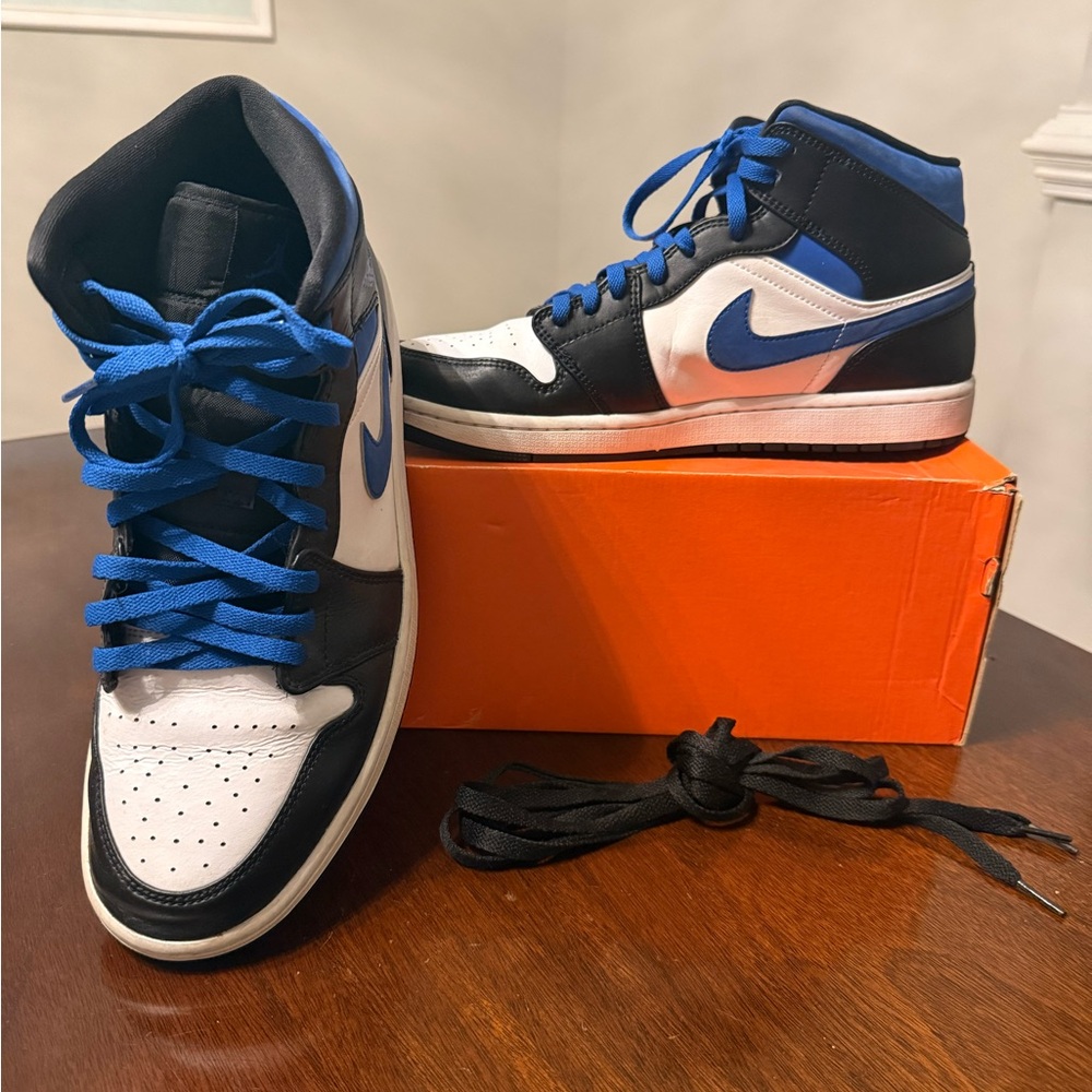 Nike Men's Black, Blue, and White Sneakers